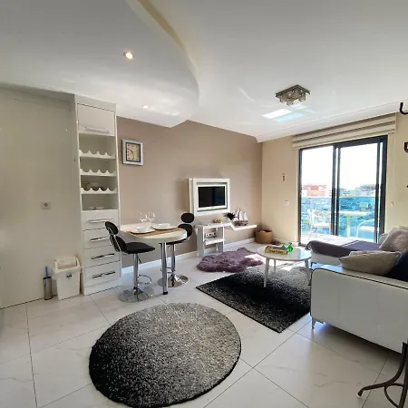 Luxury Granada אלאניה