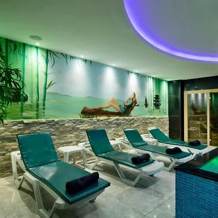 Luxury Granada * אלאניה